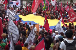 Centenas saem às ruas do Rio de Janeiro para protestar contra Trump e intervenção militar na Venezuela  