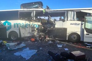 Autocarro português envolvido em choque em cadeia com 100 viaturas em França. Há dois mortos 