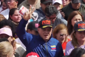 Ministro do Interior venezuelano participa pela primeira vez em marcha pró‑governo em Caracas