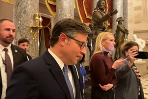 "Não acho que seja apropriado": presidente da Câmara de Representantes dos EUA comenta eventual ação militar na Gronelândia  