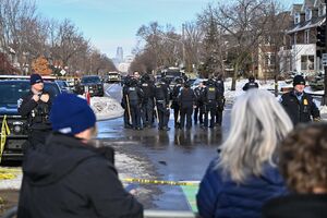 Agentes do ICE baleiam mulher em Minneapolis; autoridades investigam o caso