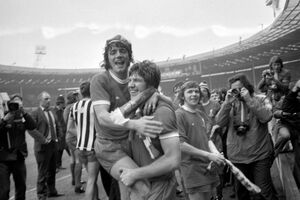 Kevin Keegan, lenda do Liverpool, recebe apoio após diagnóstico de cancro