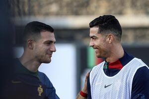 Diogo Dalot e Cristiano Ronaldo