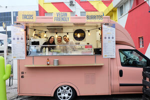 O evento Ouro, Incenso e Birra volta a aliar petiscos, música ao vivo e cerveja artesanal em Marvila, Lisboa