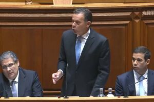 «Problemas da Saúde não se resolvem com demissões»: Montenegro garante que ministra da Saúde fica no Governo 