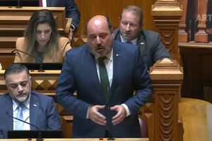 “Esta ministra tem sete vidas no Governo”, diz Pedro Pinto sobre Ana Paula Martins 