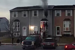 Vizinhos arriscam a vida para salvar família presa dentro de casa em chamas nos EUA  