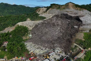 Imagens aéreas mostram buscas por dezenas de trabalhadores soterrados após colapso de aterro nas Filipinas   