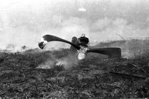 Destroços de um avião dos EUA na praia Giró