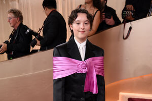 A atriz Bella Ramsey