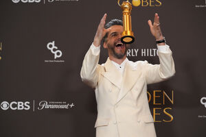 Wagner Moura falou em português na 83.ª cerimónia dos Globos de Ouro, em que foi premiado