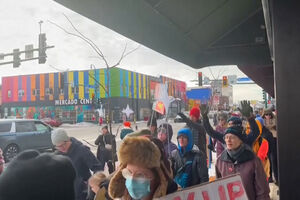 Vigília em Minneapolis para recordar mulher morta a tiro por agente do ICE 