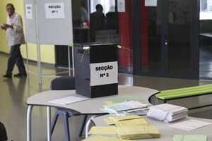 Emigrantes podem ter de votar na segunda volta com boletins da primeira