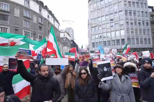 Multidão manifesta-se em Itália em apoio aos protestos no Irão