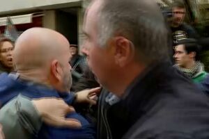 Lesados do BES confrontam Marques Mendes e empurram jornalistas em Arcos de Valdevez