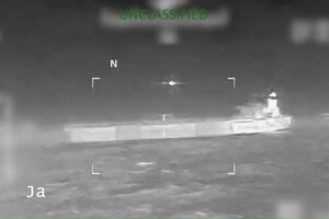 O momento em que os EUA apreendem mais um petroleiro sancionado no Mar do Caribe