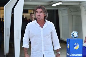 Sá Pinto já está em Portugal. Veio do Irão um dia antes.