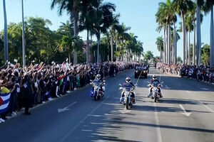 Corpos de 32 oficiais cubanos mortos durante ataque dos EUA na Venezuela regressam a casa   