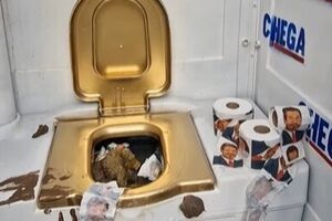 Casa de Banho Chega - Bordalo II