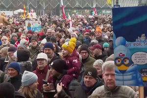 Milhares de pessoas protestam em Copenhaga contra plano dos EUA sobre a Gronelândia