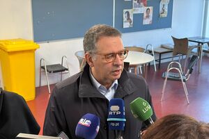 "Votei com muita emoção e esperança": António José Seguro exerce o direito de voto nas Caldas da Rainha