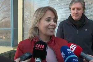 "Poder votar é uma responsabilidade": Catarina Martins votou às 10h30 no Porto