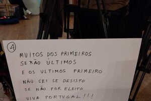Manuel João Vieira pondera desistir caso não seja eleito, mas manifesta apoio a Portugal.

