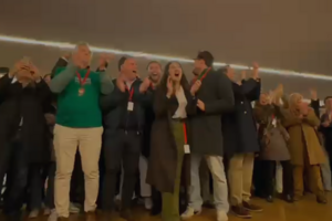 Primeiras projeções recebidas com euforia na sede de campanha de António José Seguro