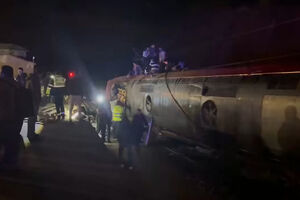 Dois comboios de alta velocidade descarrilam em Espanha 