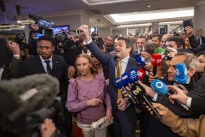 Ventura deverá passar à segunda volta