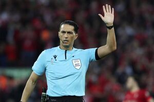 Serdar Gözübüyük vai arbitrar o Benfica na Champions