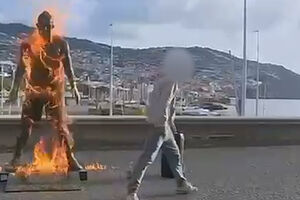 Homem deita fogo à estátua de CR7 no Funchal