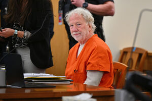 Timothy Busfield aguarda julgamento por abuso sexual de menores