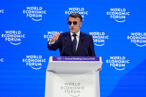 Macron discursa no Fórum Económico Mundial em Davos 2026