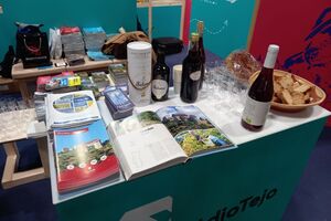 Vinhos, azeite e folhetos turísticos de Fátima e Ourém em exposição