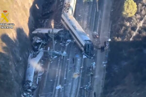 Autoridades receiam encontrar mais corpos após colisão de comboios em Espanha 