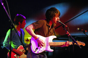 Arctic Monkeys, banda que marcou uma geração, em atuação