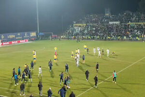 As imagens da confusão entre jogadores no final do Arouca-Sporting 