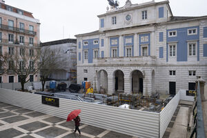 O Teatro de São Carlos permanece em obras, com programação fora de portas