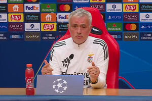 Mourinho: "Quando não tens nada a perder tens de ir com tudo... Ou matas ou morres de pé"