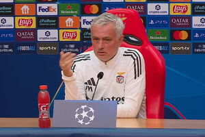 José Mourinho não ligou a Arbeloa: "O meu número de telefone é muito complexo"