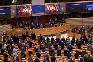 Parlamento Europeu cumpre minuto de silêncio em memória das vítimas do Holocausto 