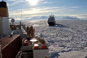 Cruzeiro com 200 passageiros fica preso na Antártica e é libertado com ajuda da guarda costeira dos EUA 