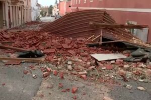 Telhado de universidade na Figueira da Foz cai devido a vento forte 