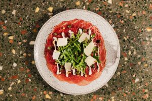 O novo gastrobar (bar gastronómico) Boémio by Casa da Calçada, no Porto, tem uma carta ampla