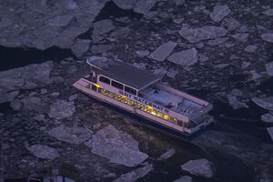 Ferrys atravessam porto de Nova Iorque parcialmente congelado após tempestade de inverno 
