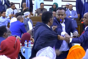 Propostas de emendas constitucionais causam confrontos no parlamento da Somália 