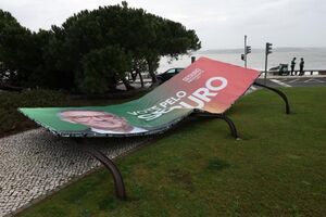 Efeitos do mau tempo devido à passagem da depressão Kristin em Carcavelos