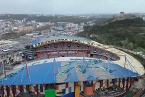 Imagens de drone mostram cobertura danificada de Estádio Municipal de Leiria devido à depressão Kristin 