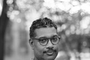 Ângelo Delgado explora, no seu novo livro, o racismo e a culpabilização de pessoas negras